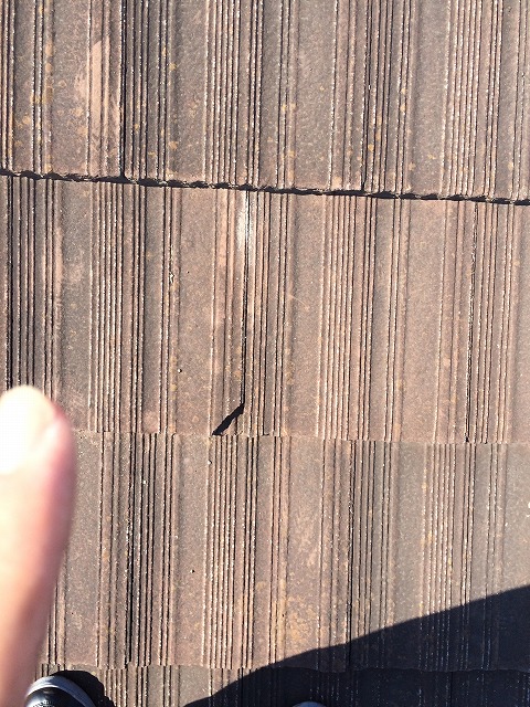 モニエル瓦の小さな割れ