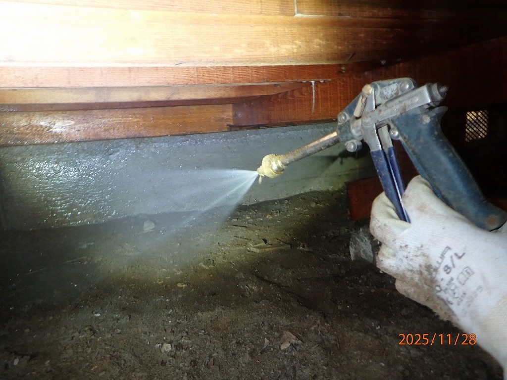 地面　防蟻処理