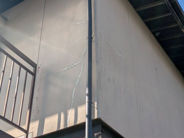 高森町M邸_外壁クラック補修痕