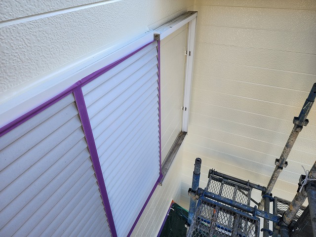 下伊那郡高森町：コーキング打ち替え工事後に塗装を終えた外壁