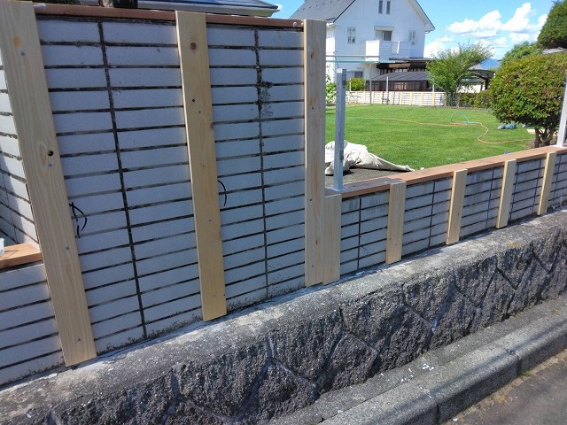 上伊那郡宮田村：ブロック塀のカバー工法によるリフォームの下地が完成した状況