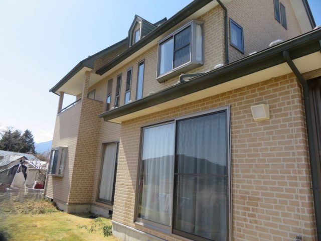 伊那市　レンガ調の外壁の風合いを残すようにクリヤー塗装でメンテナンスをしました