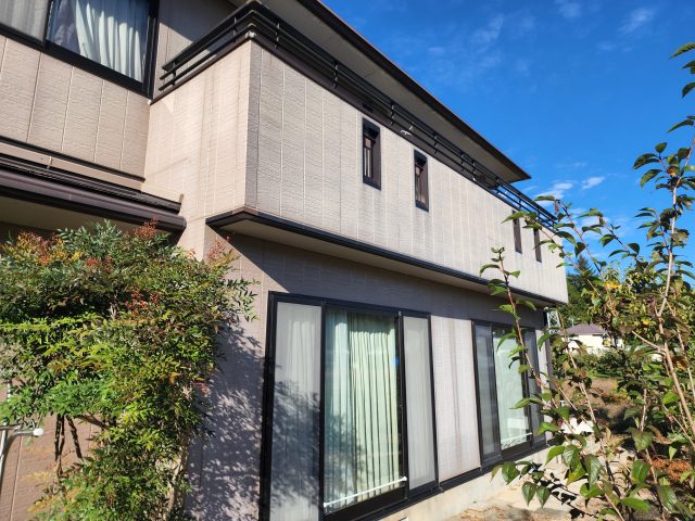 阿智村K様_施工前ベランダの外壁のようす