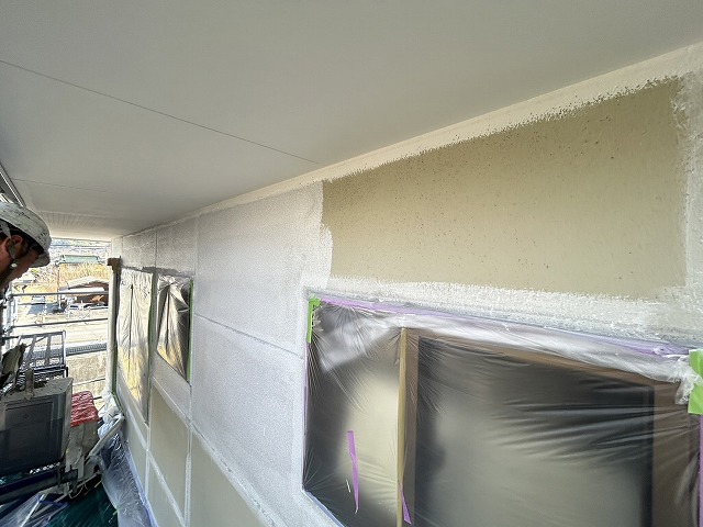 飯田市：エピテックフィラーAEⅡを使ってALC外壁に下塗り施工