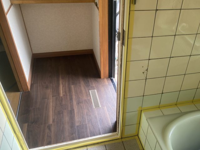 下條村A邸_床貼替え完成