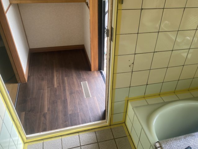 下條村　羽アリが出たという事で調査に伺い、防蟻処理と床貼替え工事を行いました