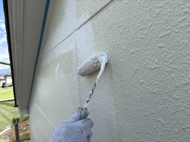 高森町のモルタル外壁を、遮熱無機フッ素系の塗料で塗り替えます