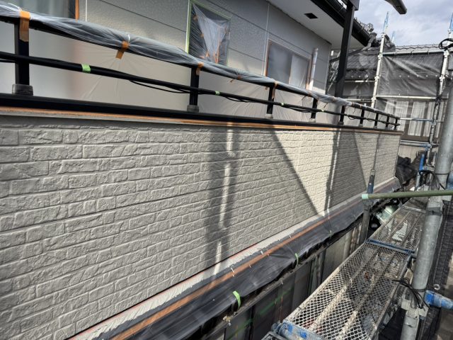 高森町F邸_中塗り後の外壁