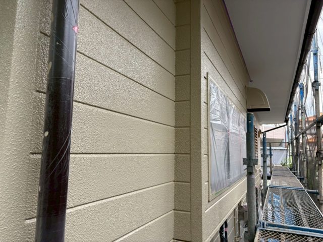 飯田市K邸_上塗りの済んだ外壁のようす