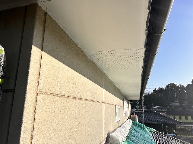 飯田市：カビが生えていた軒天にマルチエースⅡ-JYで塗り替え