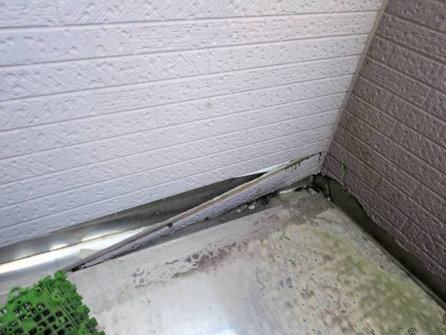 伊那市K邸_ベランダの内側の壁