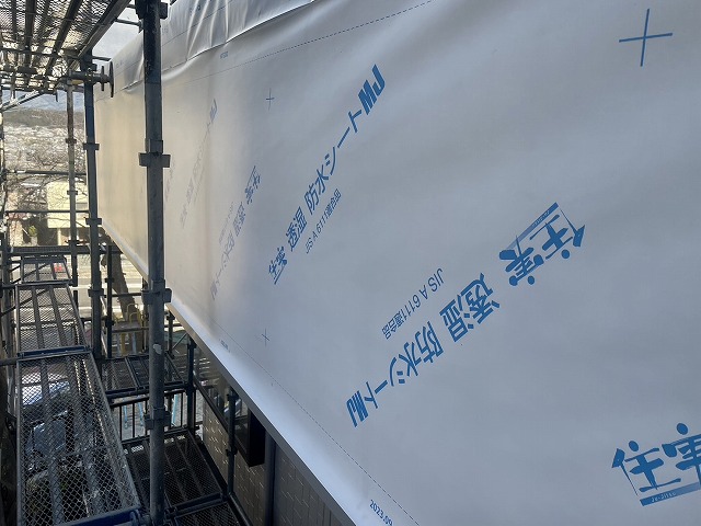 飯田市：外壁カバー工法メンテナンスで透湿防水シートの張り施工