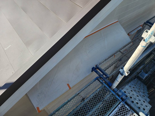 下伊那郡高森町：外壁塗装工事で庇板金への養生