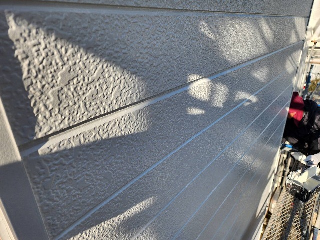 下伊那郡高森町：エポパワーシーラーで下塗りが完了した外壁サイディング