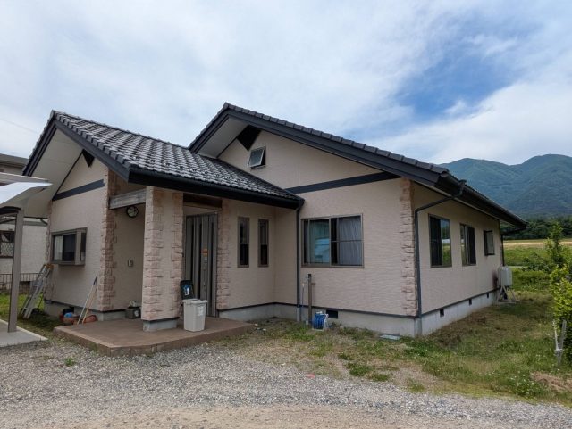 駒ヶ根市I邸_施工前-玄関側