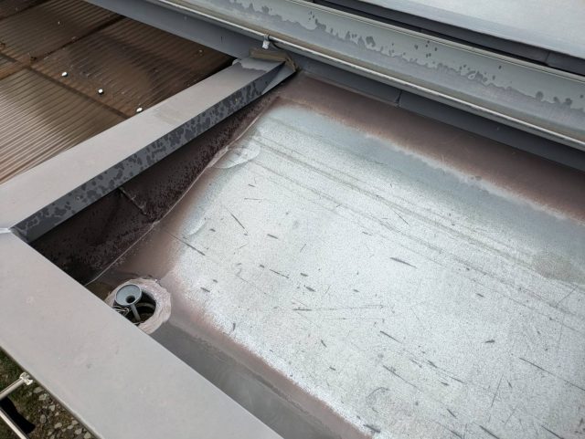 伊那市K邸_変色した金属屋根