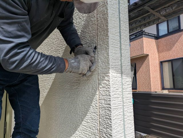 駒ヶ根市にて、オートンイクシードを使った縦目地の打ち替え工事を行いました