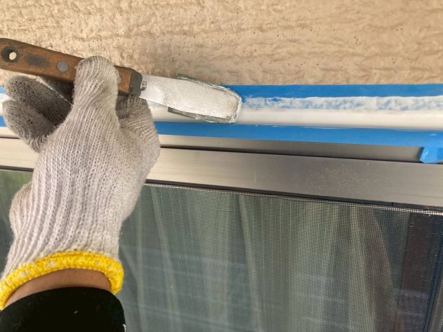 駒ヶ根市I邸_新規コーキング材ならし-窓廻り