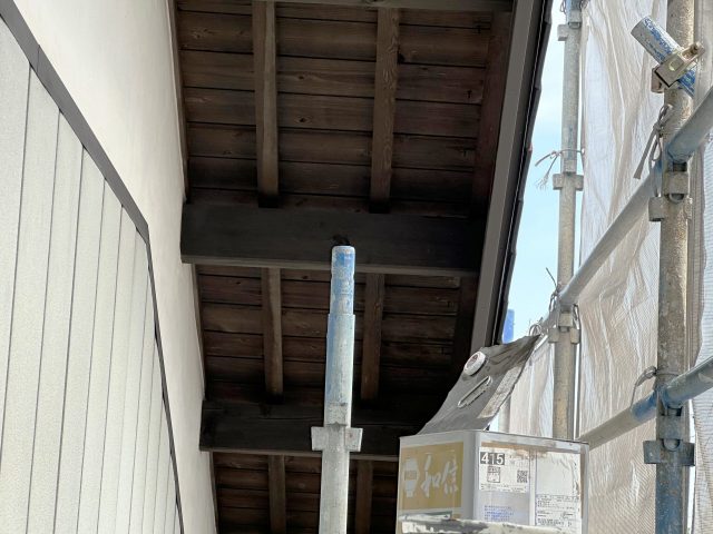飯島町I邸_木の軒天塗装