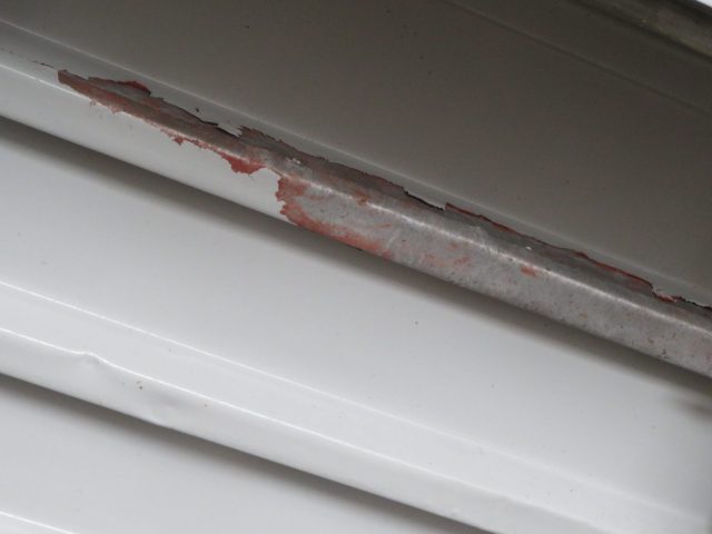 飯島町A邸_鉄骨のサビと塗膜の剥がれ