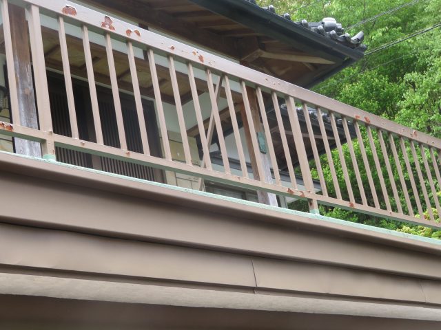 飯島町　鉄骨階段と手すりのサビ補修と再塗装を行い、安心して使い続けられるよう仕上げました