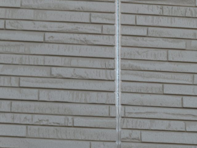 飯田市O邸_ひび割れたコーキング材