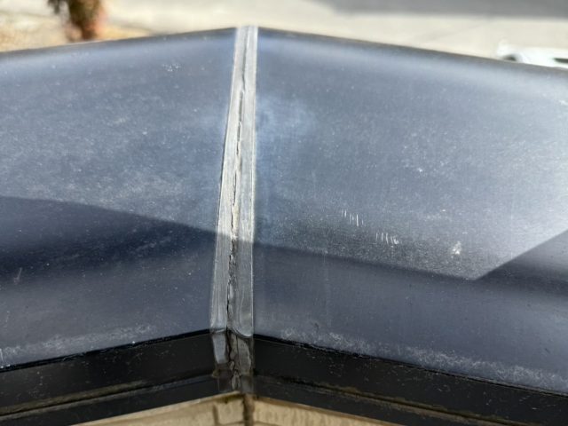 飯田市O邸_ベランダの笠木のコーキング