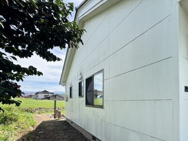 高森町N邸_外壁の色あせ