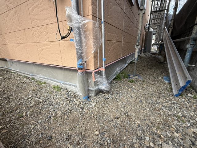大桑村トミヤハイツ_基礎や雨樋にも養生