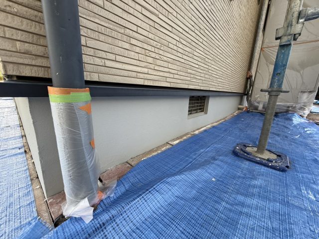 飯田市の塗装工事に際し、外壁の前に付帯部の塗装から始めました