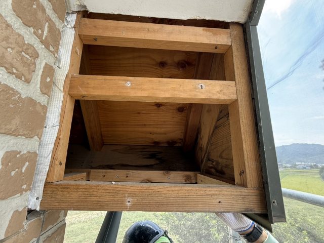 伊那市K邸_軒天内側のようす