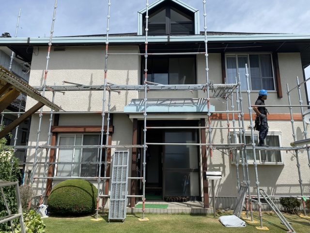 伊那市：外壁および屋根塗装工事で欠かせない足場の設置工程