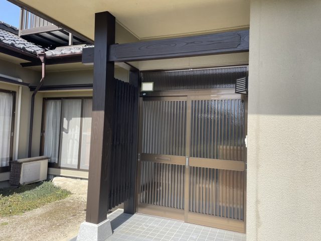 豊丘村　毎日気になっていたという玄関の木部塗装を行いました