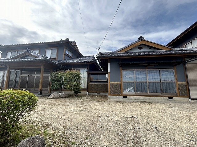 和風住宅の外壁塗装完成後の全景