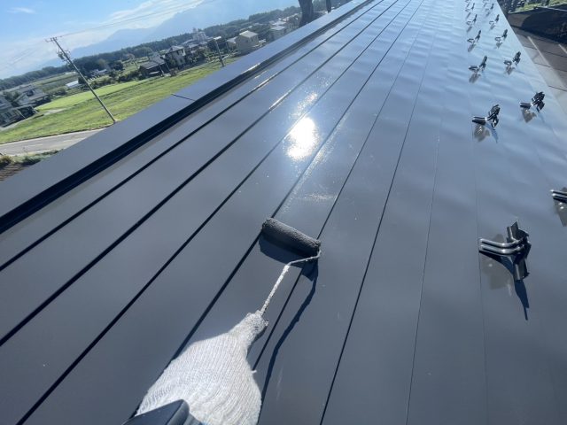 伊那市K邸_ローラーで上塗り