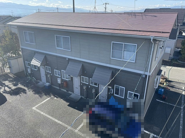 飯田市：アパート金属屋根の色あせや剥がれなどの劣化症状