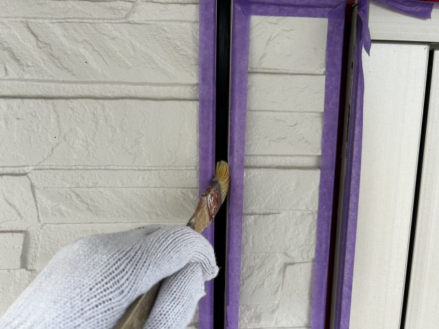 飯田市O邸_目地にプライマーを塗布