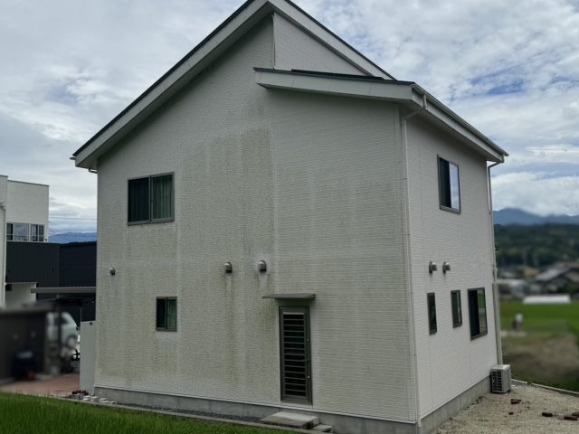 飯田市M邸_点検全景-汚れの多く付着した裏手