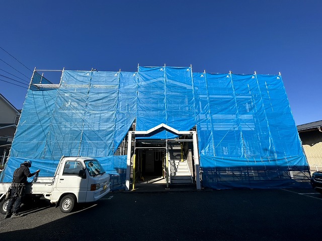 飯田市で遮熱性・耐候性に優れる塗料を用いたアパート金属屋根への塗装工事