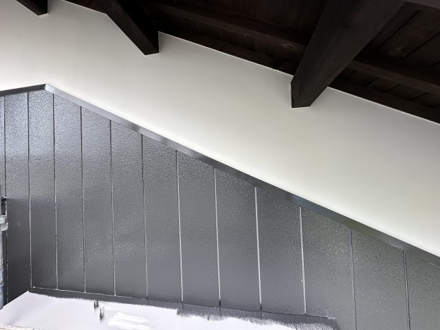 飯島町I邸_金属サイディング2F中塗り