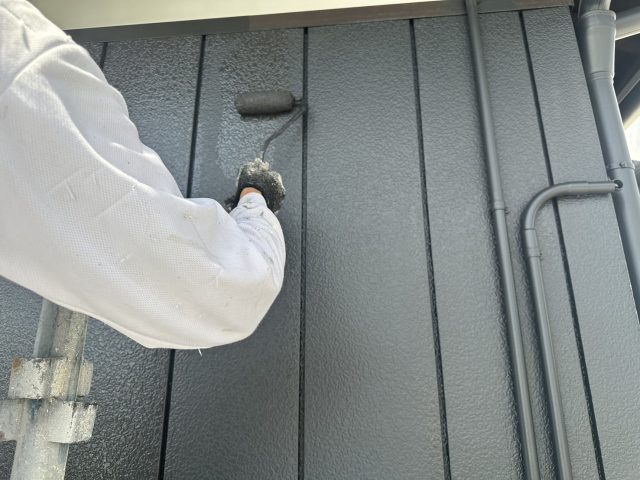 飯島町I邸_金属サイディング1F上塗り