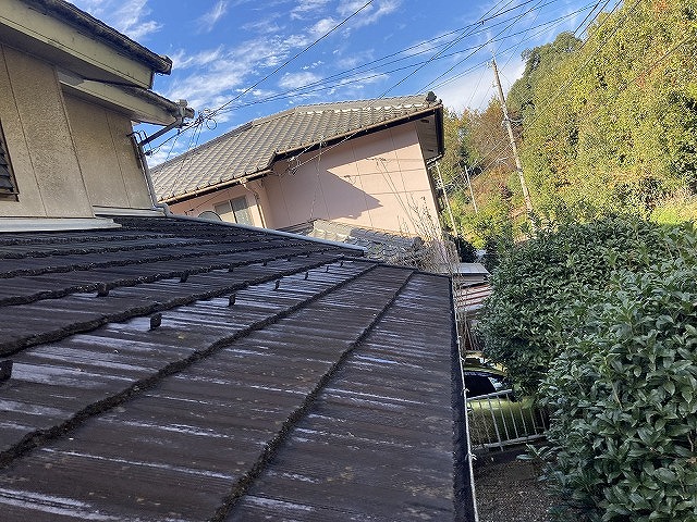 退色が進んだ屋根面
