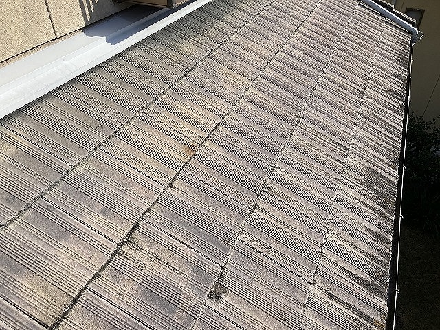 劣化した屋根材の表面