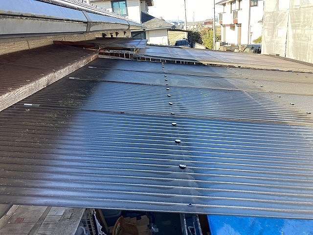 たわみのある既存波板