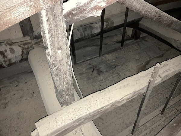 屋根裏端部の確認状況