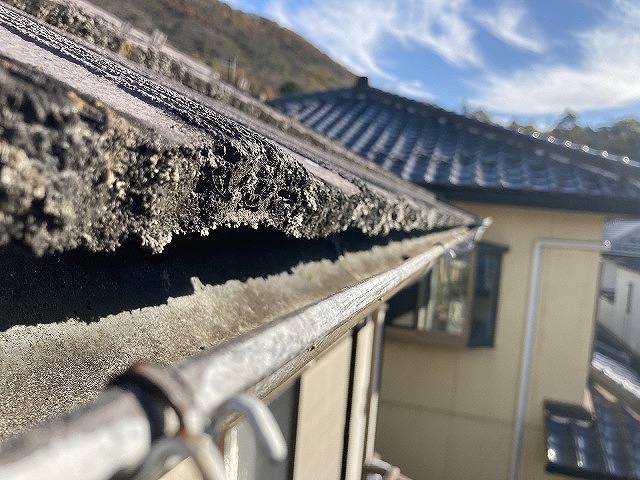欠けた軒先断面