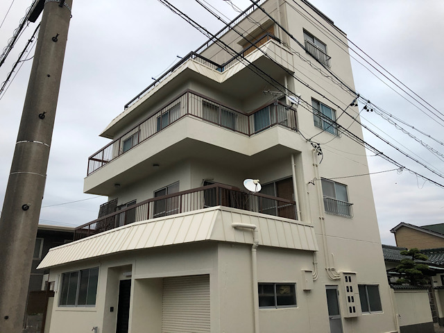 大垣市で4階建て住宅が塗装をして新築のようになりました　