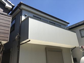 船橋市飯山満町の築5年住宅での雨漏り点検を例に、笠木の役割と適切なメンテナンス方法をご紹介