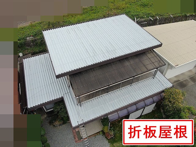 西八代郡市川三郷町で折板屋根（金属波板屋根）・軒天の調査で塗膜劣化と汚れを確認！