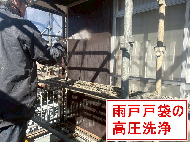 西八代郡市川三郷町で雨戸戸袋を日本ペイントのファインSi（ダークブラウン）で塗装